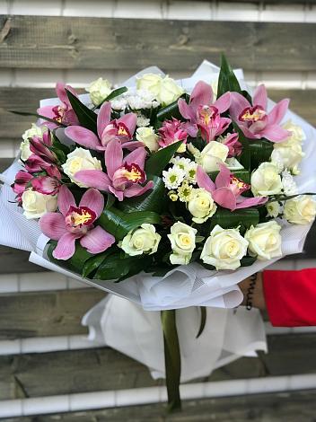 Букет цветов из: Розы и Хризантемы в Зайково