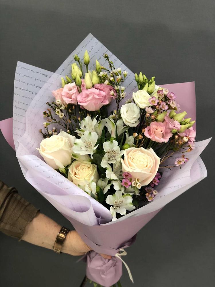 Букет цветов из: Альстромерии, Розы и Лизиантусы в Зайково