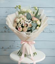 Букет цветов из:  Розы и Лизиантусы в Зайково