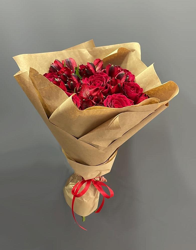 Букет цветов из: Альстромерии и Розы в Зайково