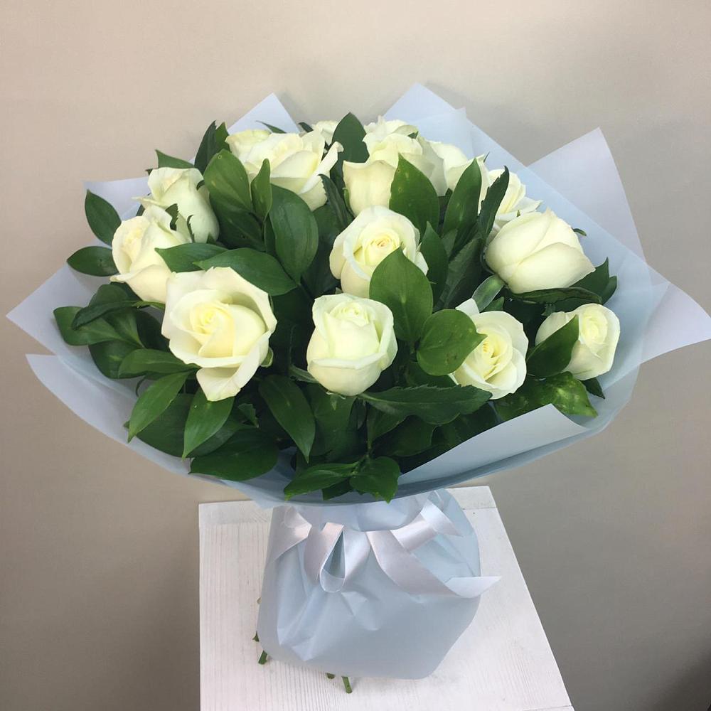 Букет 15 Белых роз Проуд в Зайково
