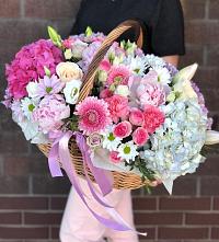 Композиция солнечный день в Зайково Цветочная композиция из Розы, Хризантемы, Пионы и Лизиантусы в корзине в Зайково