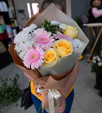 Букет цветов из:  Герберы, Розы и Хризантемы в Зайково