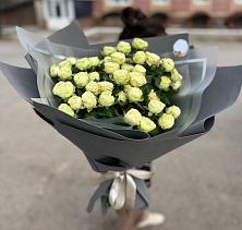 Букет Белые кустовые розы Солинеро в Зайково