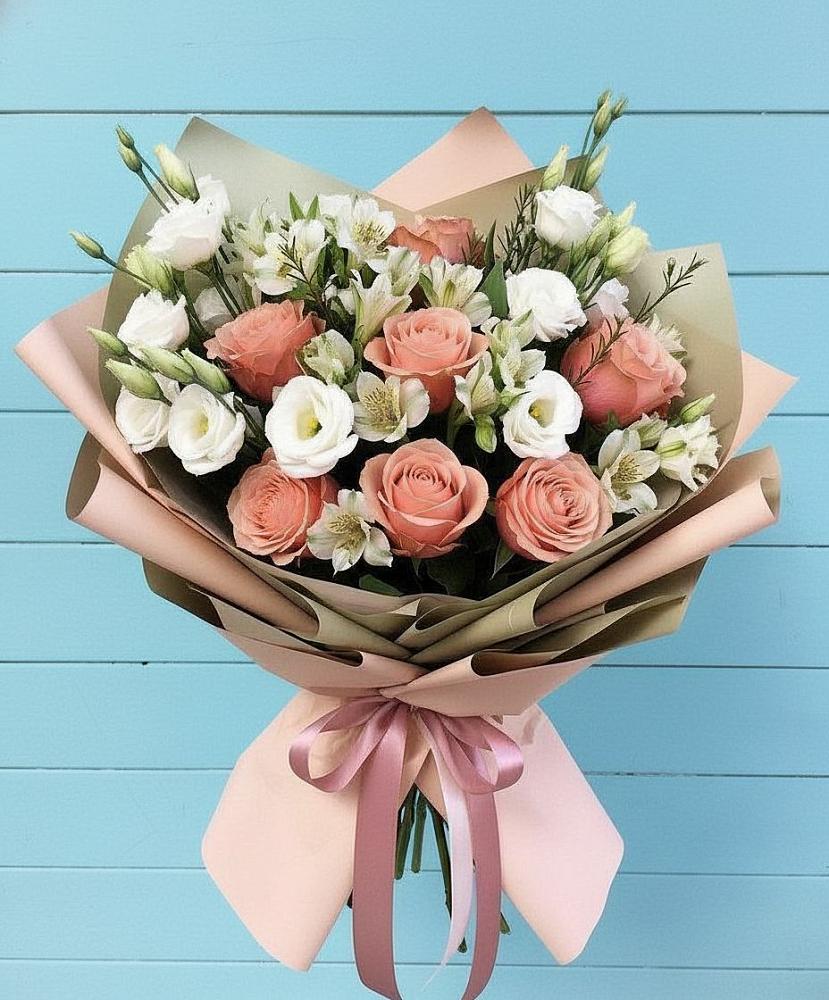 Букет цветов из: Розы, Альстромерии и Лизиантусы в Зайково