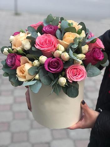 Цветочная композиция из Розы в шляпной коробке в Зайково