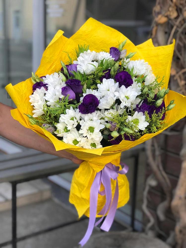 Букет цветов из: Ирисы, Хризантемы и Ромашки в Зайково