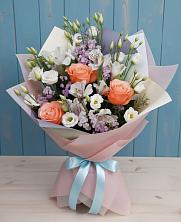 Букет цветов из:  Лизиантусы, Розы, Альстромерии и Гипсофила в Зайково