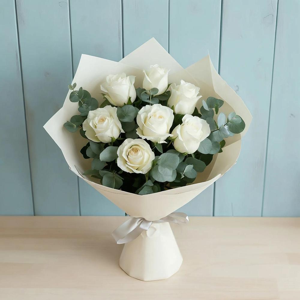 Букет Белые розы в Эвкалипте в Зайково
