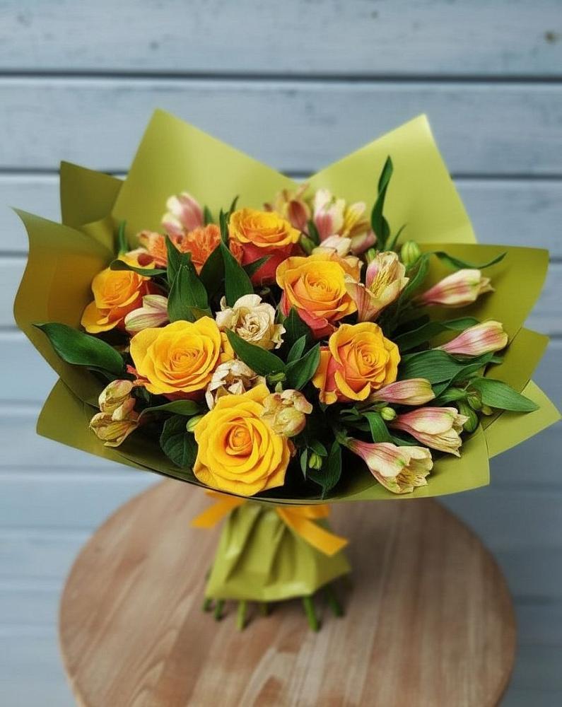 Букет цветов из: Альстромерии и Розы в Зайково