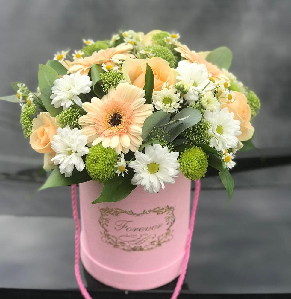 Цветочная композиция из Розы, Герберы и Хризантемы в шляпной коробке в Зайково