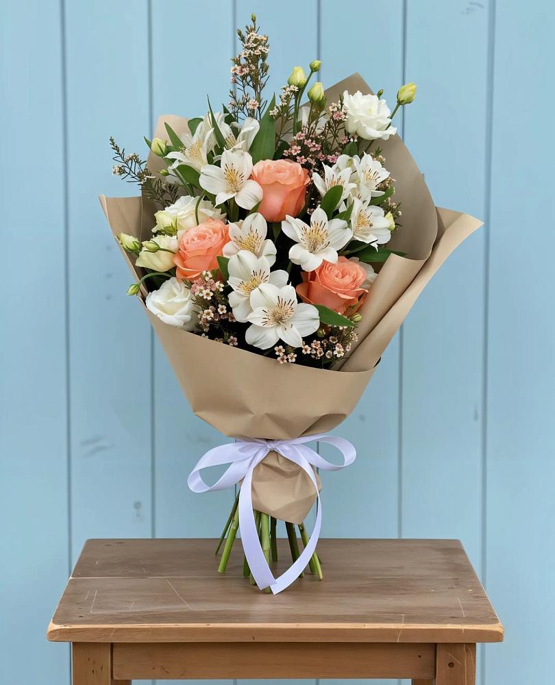 Букет цветов из: Альстромерии, Лизиантусы, Розы и Хризантемы в Зайково