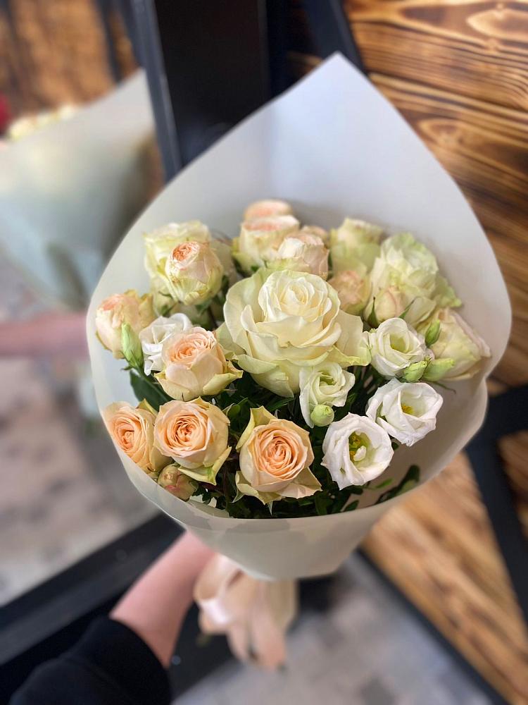 Букет цветов из: Розы и Лизиантусы в Зайково