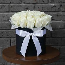 Цветочная композиция из Розы в шляпной коробке в Зайково